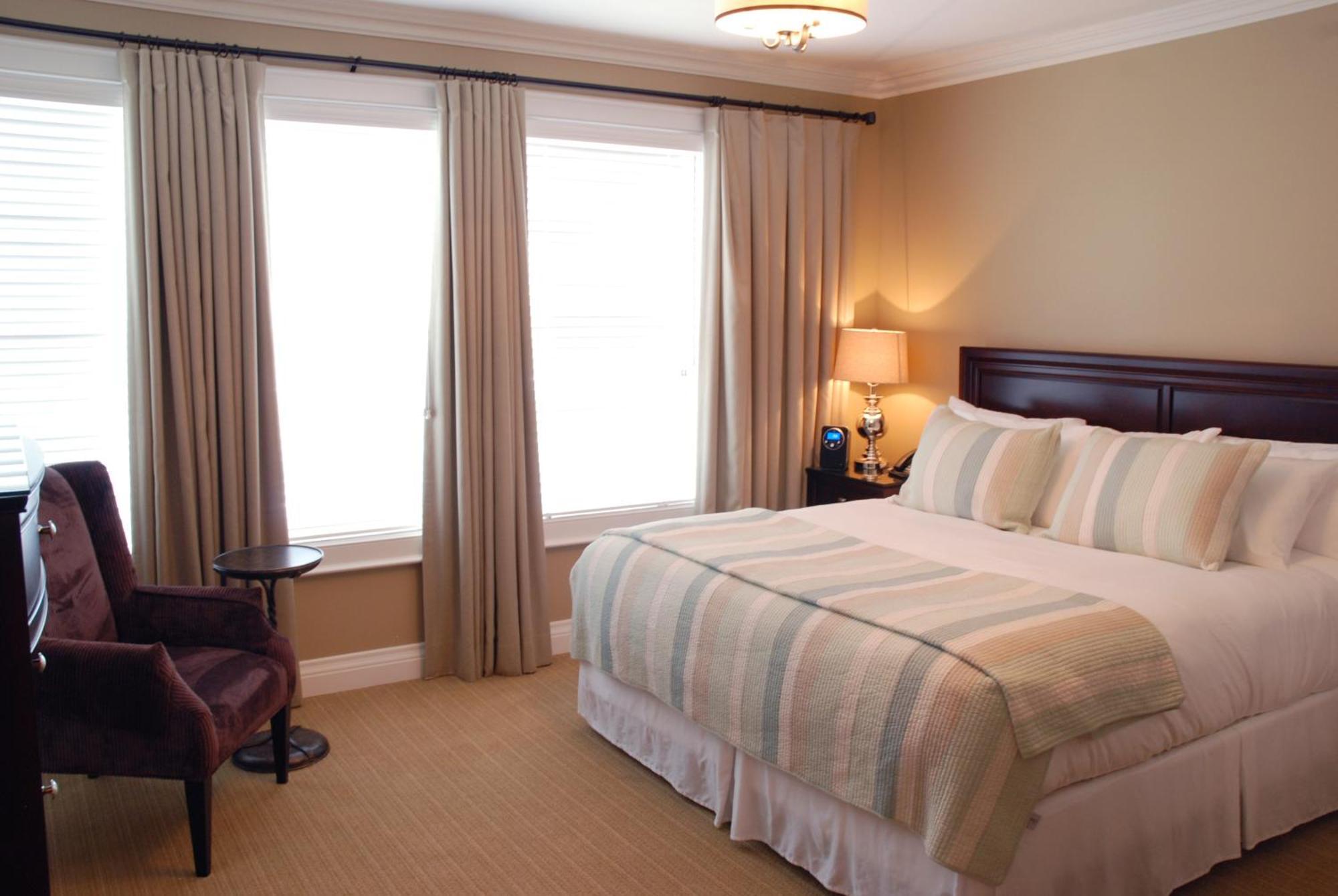 124 On Queen Hotel & Spa Niagara-on-the-Lake Exterior foto A bedroom at the Inn